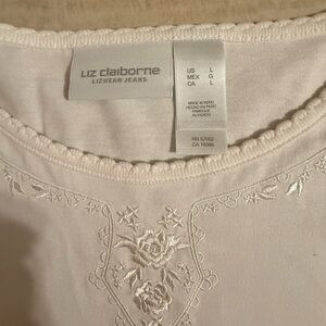 RARE BNWT CLASSIC LIZ CLAIBORNE EMBROIDERED SHORT SLEEVE WHITE TOP 

CIRCA 2005